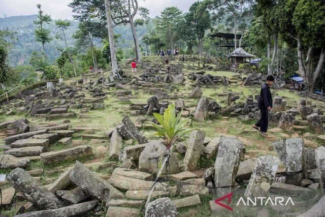 Tim Indonesia menemukan petunjuk untuk struktur kuno di Gunung Padang
