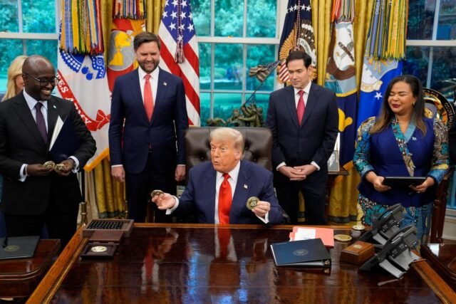 Trump, kemenangan kebijakan luar negeri yang baru, menghadapi tes di Gaza, Ukraina
