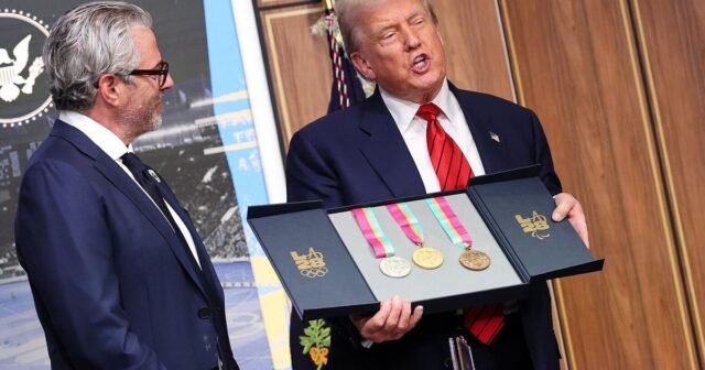 Trump menamai dirinya sendiri Ketua Gugus Tugas Olimpiade La, melihat peran untuk militer selama pertandingan
