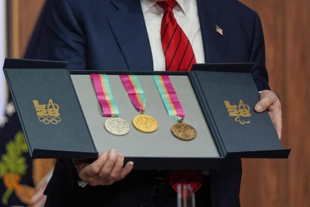Trump menamai dirinya sendiri Ketua Gugus Tugas Olimpiade La, mengisyaratkan peran yang lebih luas
