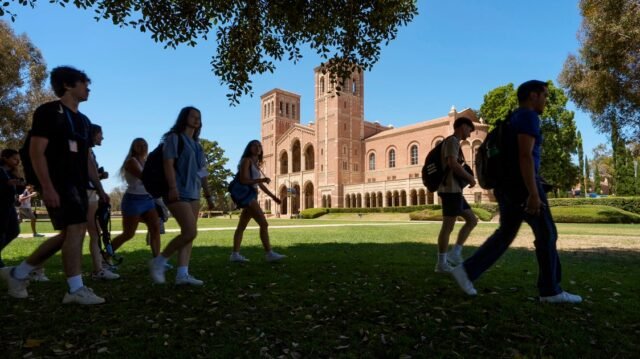 UCLA mengatakan administrasi Trump telah menangguhkan $ 584 juta dalam hibah
