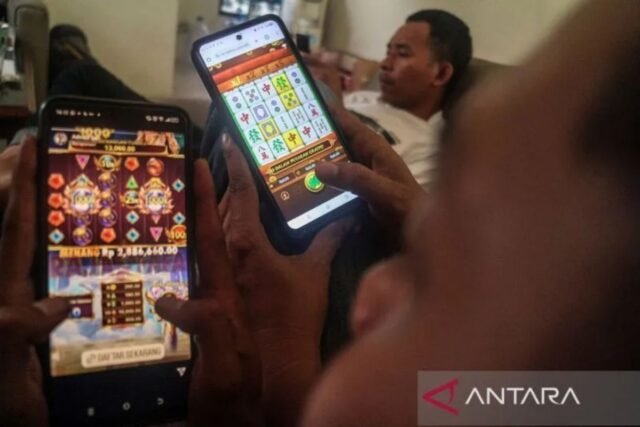 West Java memimpin perjudian online oleh penerima bantuan

