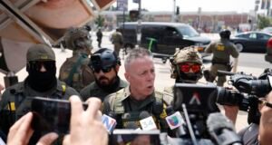 Pengunjuk rasa tidak bersalah atas penyerangan meskipun ada kesaksian resmi Pengunjuk rasa tidak bersalah atas penyerangan meskipun ada kesaksian resmi