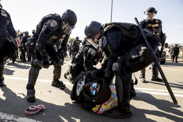 Komentar: Mayat-mayat menumpuk dalam banjir deportasi yang dilakukan Trump. Ini akan menjadi lebih buruk
